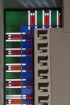 Glas in lood en versiering in de wand rond de tussendeur naar de grote zaal.
<br/>
Gert-Jan Lobbes, 2015